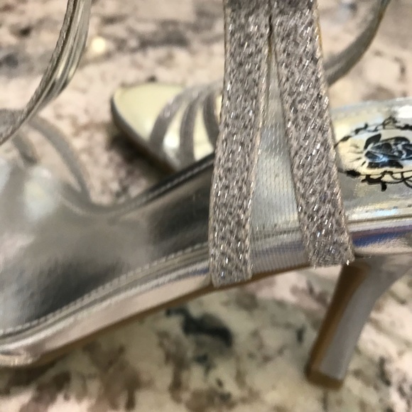 Silver shoes - Picture 4 of 13